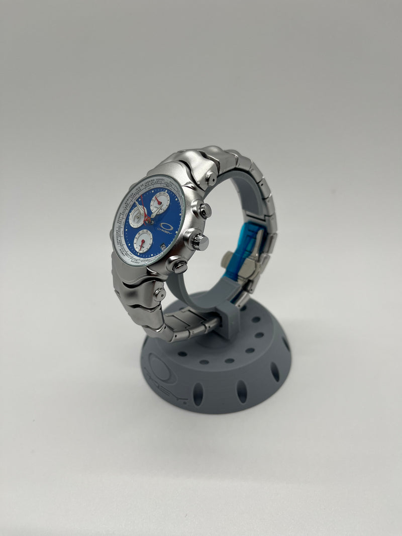 Oakley GMT Silver fundo azul