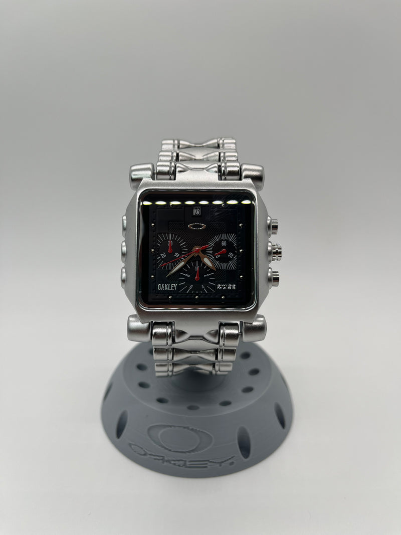 Minute Machine Silver fundo preto