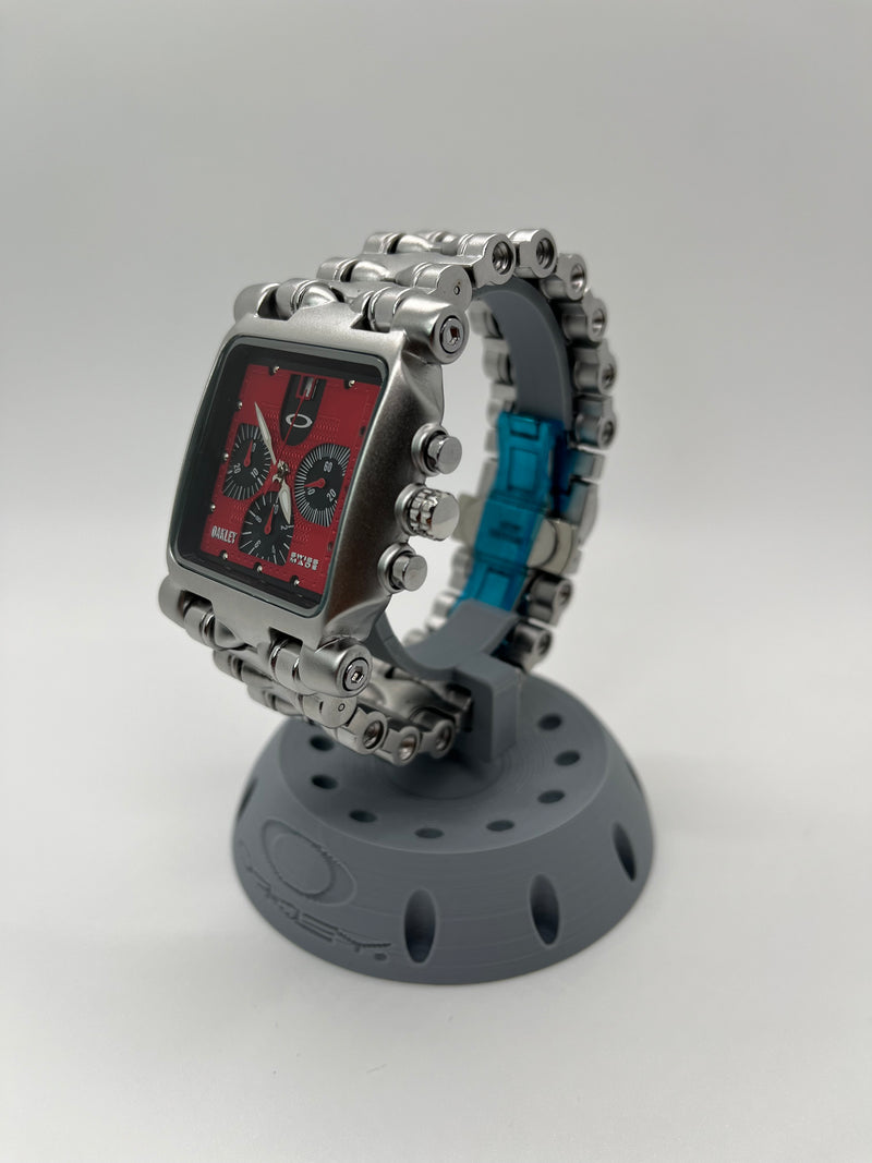 Minute Machine Silver fundo vermelho