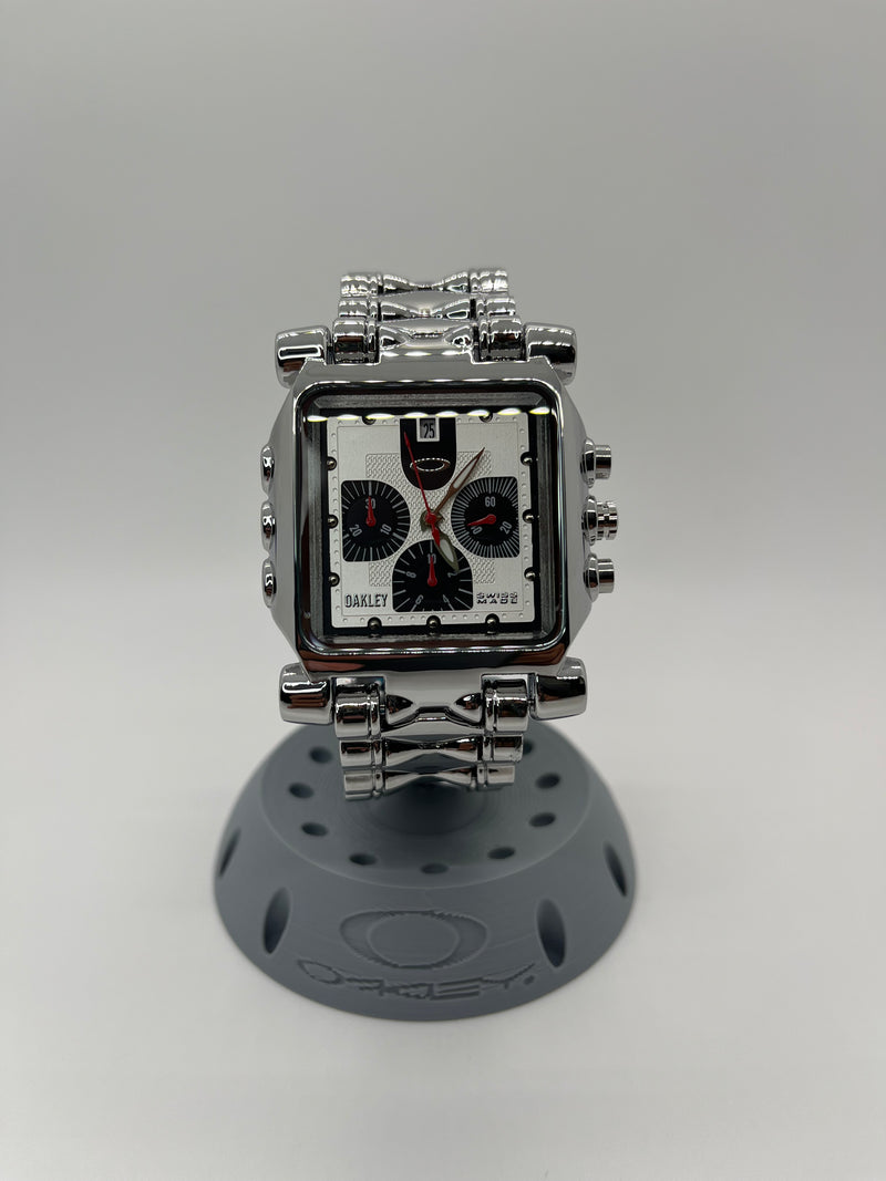 Minute Machine Polished fundo branco