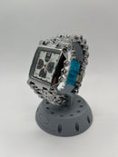 Minute Machine Polished fundo branco