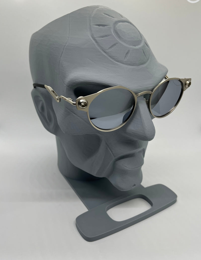 Deadbolt lentes liquid metal